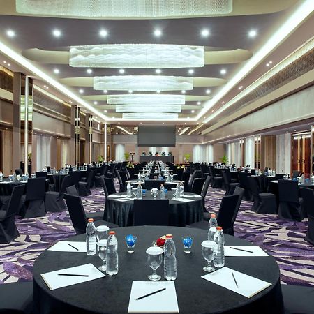 Platinum Hotel Tunjungan Surabaya Exterior photo