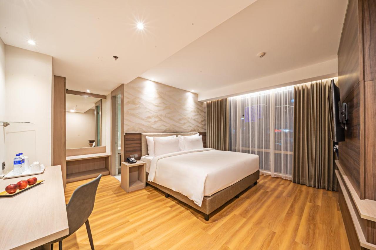 Platinum Hotel Tunjungan Surabaya Exterior photo