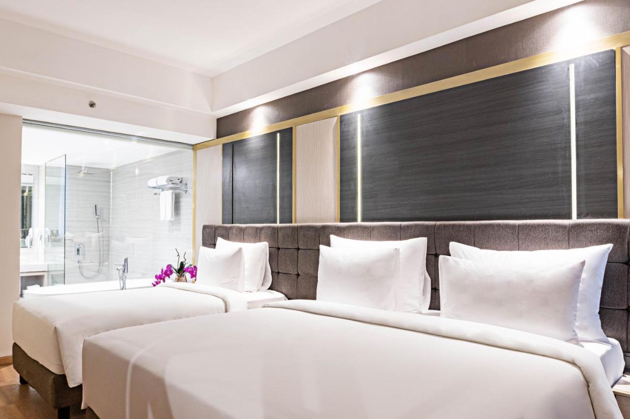 Platinum Hotel Tunjungan Surabaya Exterior photo