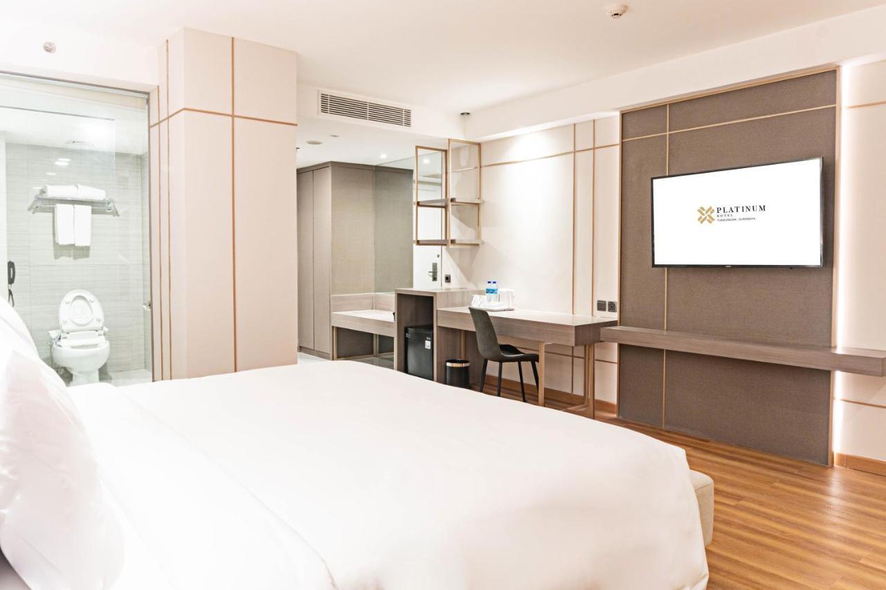 Platinum Hotel Tunjungan Surabaya Exterior photo