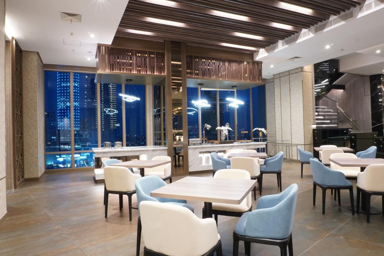 Platinum Hotel Tunjungan Surabaya Exterior photo