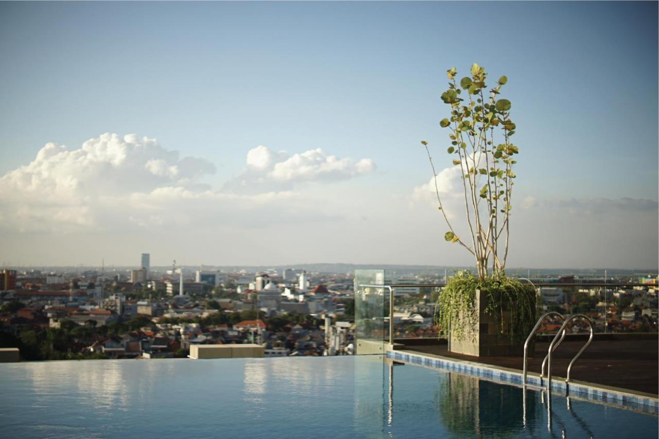 Platinum Hotel Tunjungan Surabaya Exterior photo