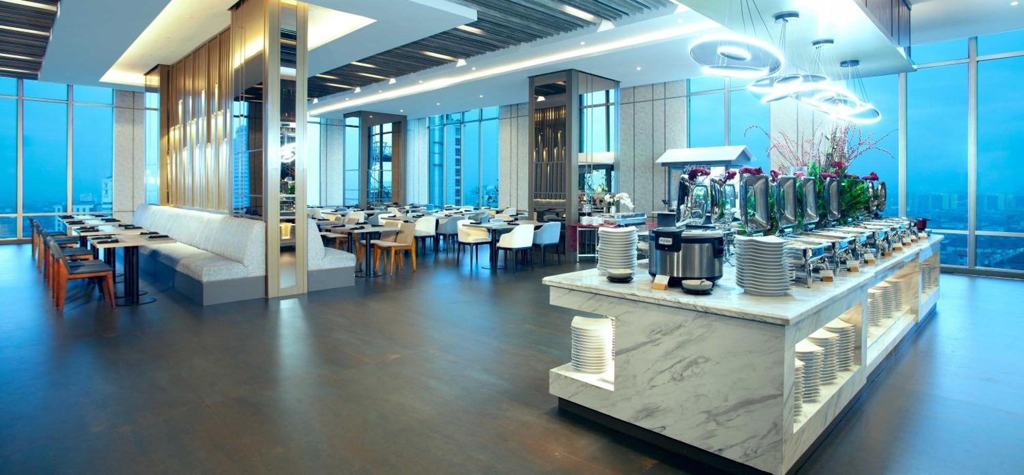 Platinum Hotel Tunjungan Surabaya Exterior photo