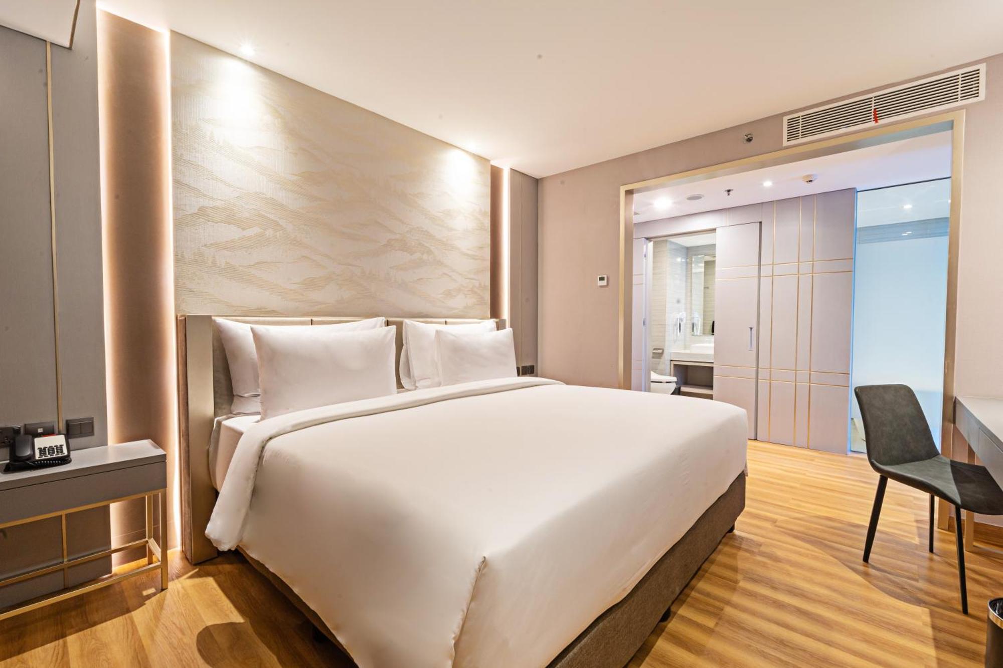 Platinum Hotel Tunjungan Surabaya Room photo