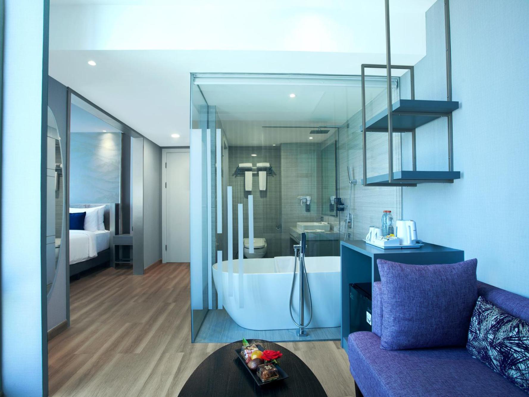 Platinum Hotel Tunjungan Surabaya Exterior photo