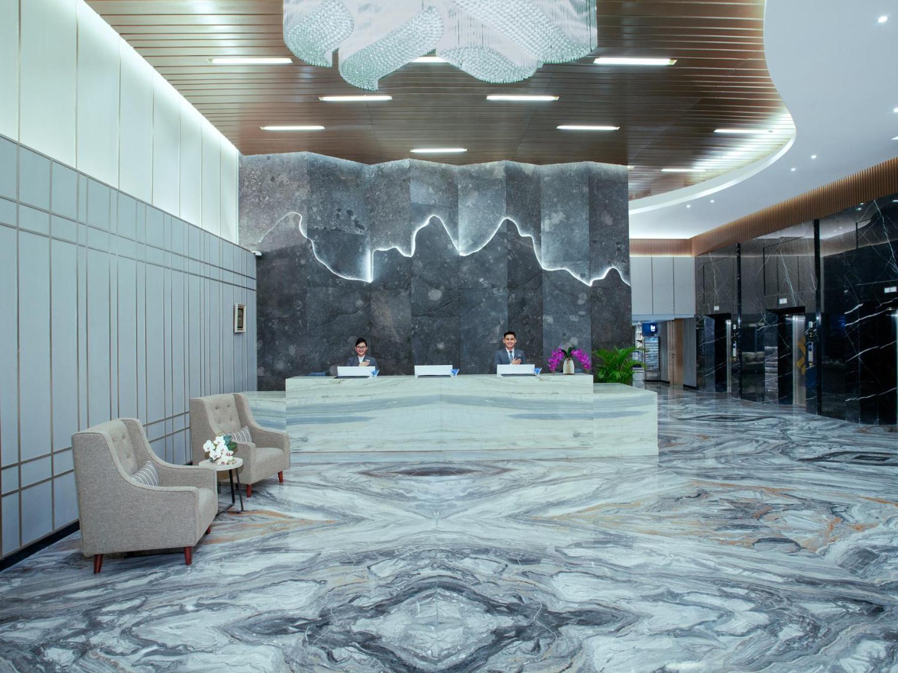 Platinum Hotel Tunjungan Surabaya Exterior photo