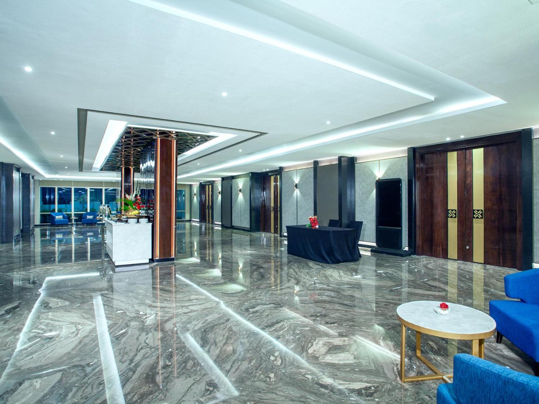 Platinum Hotel Tunjungan Surabaya Exterior photo