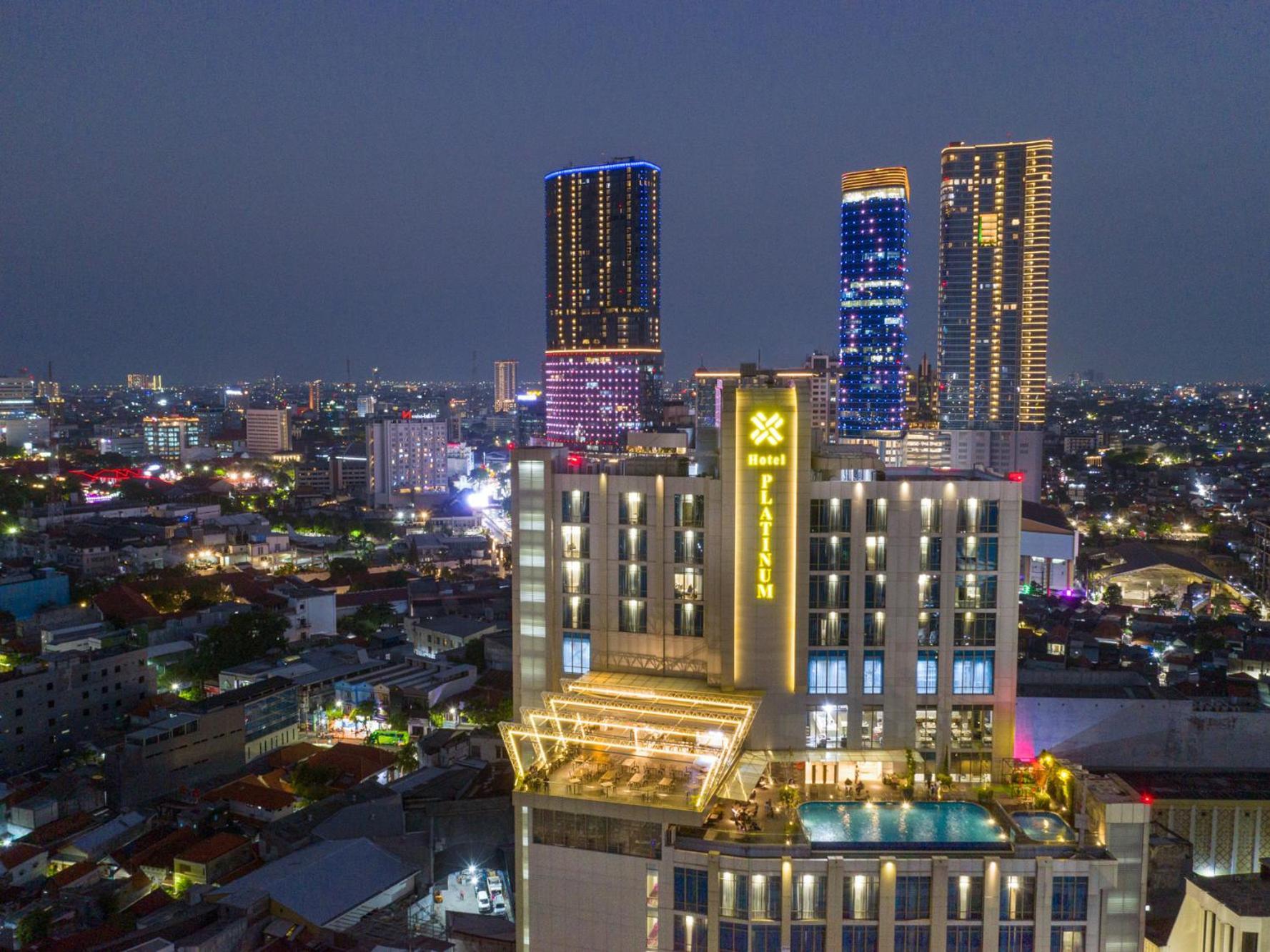Platinum Hotel Tunjungan Surabaya Exterior photo