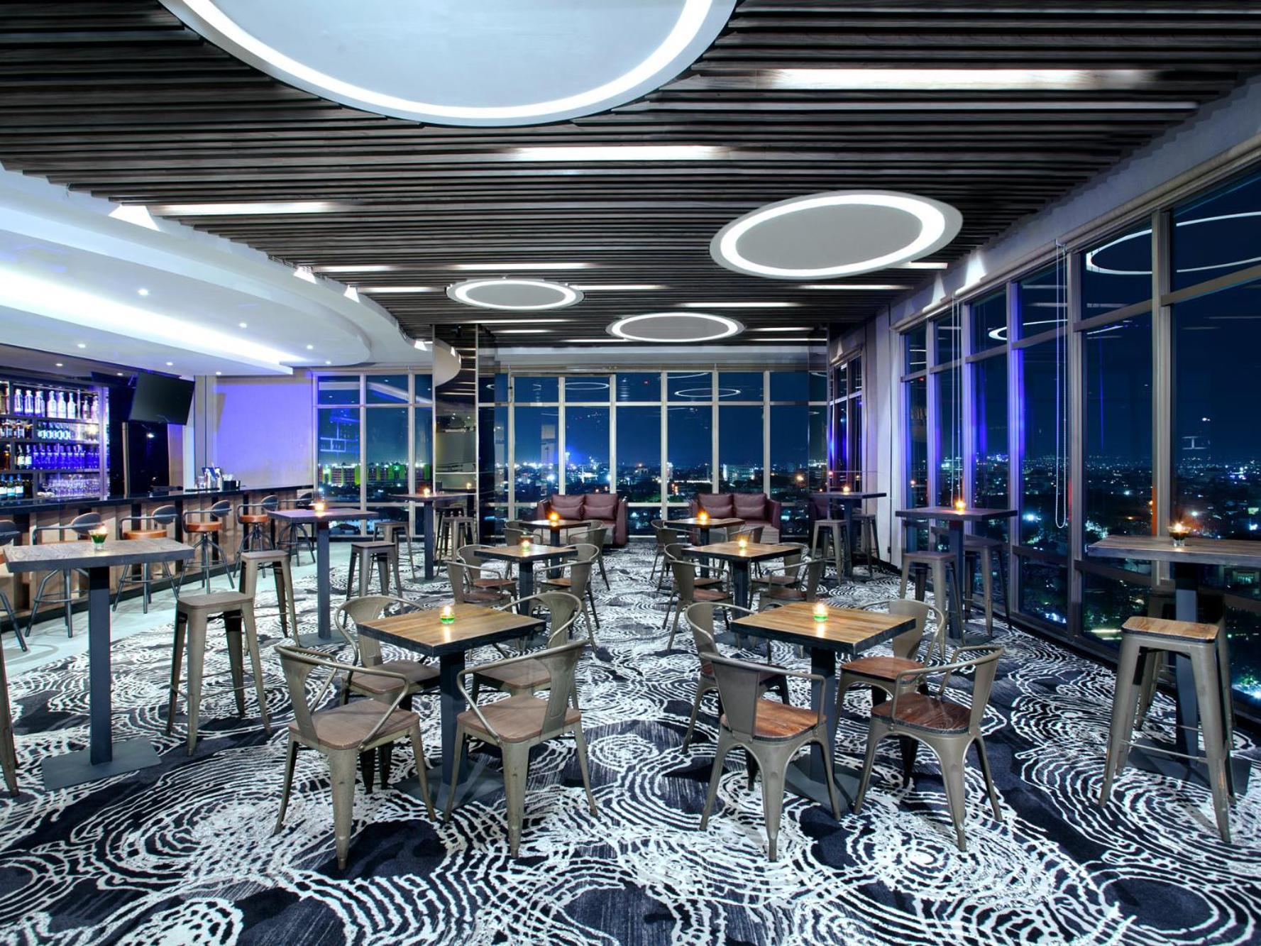 Platinum Hotel Tunjungan Surabaya Exterior photo